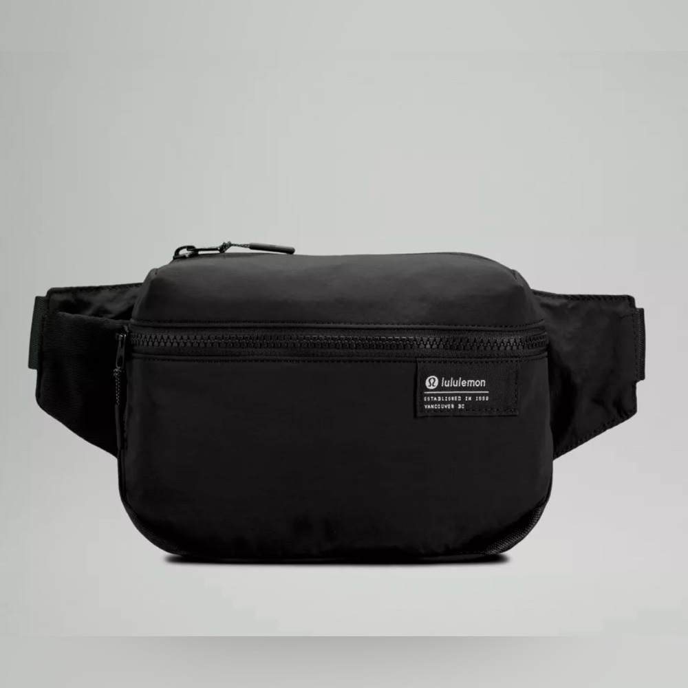 NWT Lululemon Clean Lines Belt Bag 2L • Black